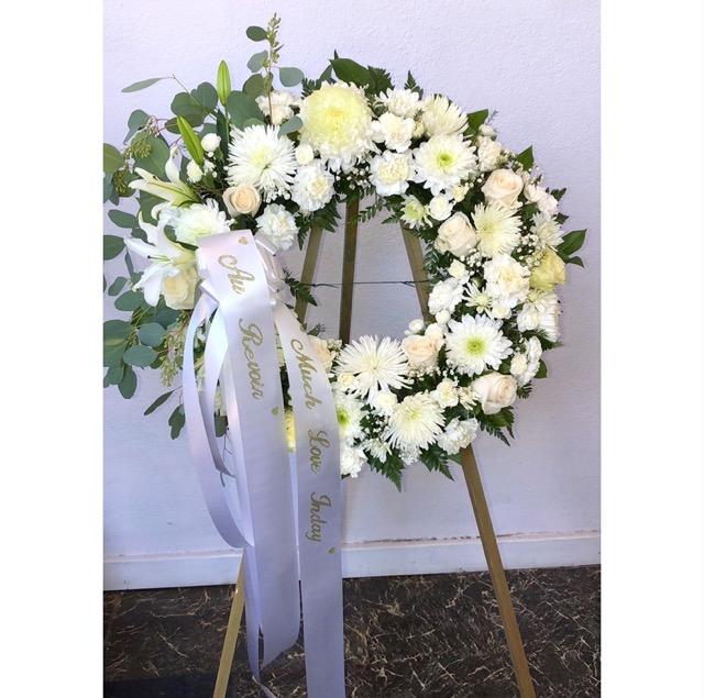 White Eucalyptus Wreath S